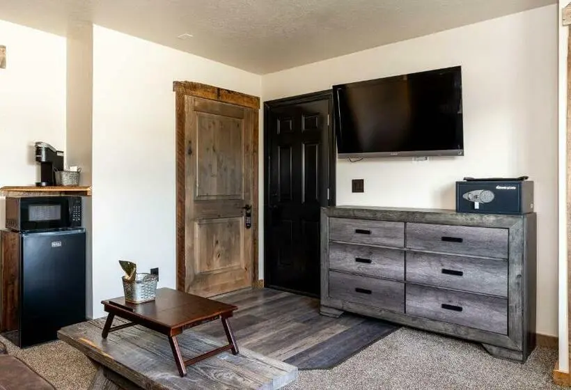 キングサイドベッドのスタンダードワンルーム, The Adventure Inn Yellowstone