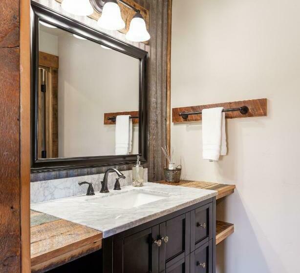 Standard Studio King Bed, The Adventure Inn Yellowstone