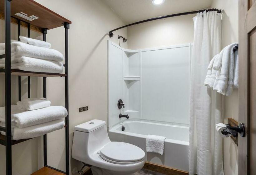 Standard Studio King Bed, The Adventure Inn Yellowstone