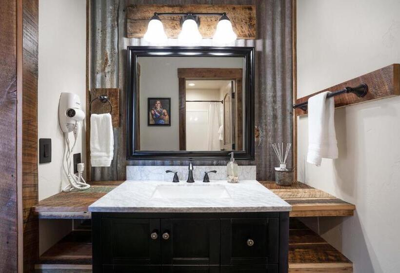 Suite, The Adventure Inn Yellowstone