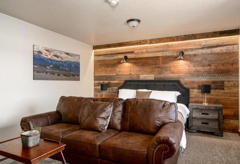 Люкс Кровать Кинг, The Adventure Inn Yellowstone