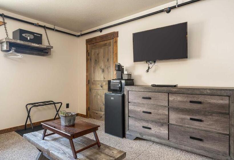 Suite, The Adventure Inn Yellowstone