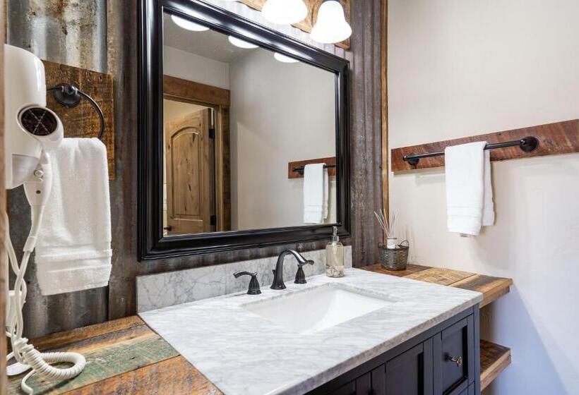 Suite, The Adventure Inn Yellowstone