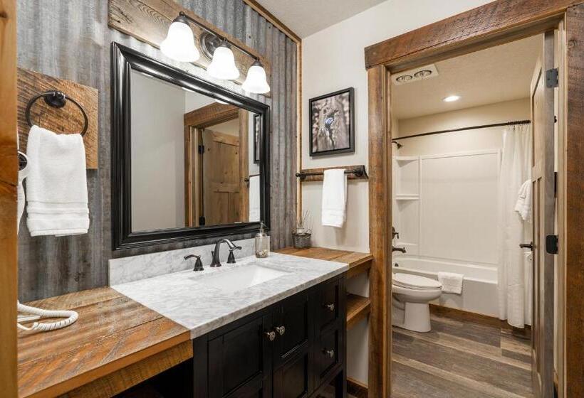 Suite, The Adventure Inn Yellowstone