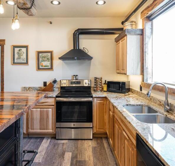 Pokój Rodzinny Deluxe, The Adventure Inn Yellowstone