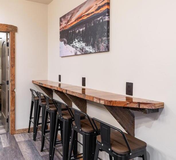 Pokój Rodzinny Deluxe, The Adventure Inn Yellowstone