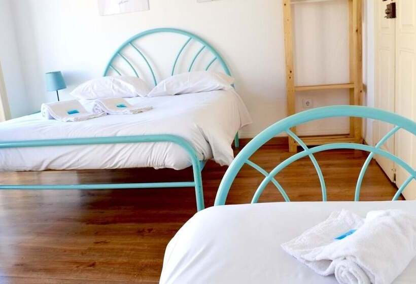 اتاق استاندارد سه نفره, The Pocket Pillow House