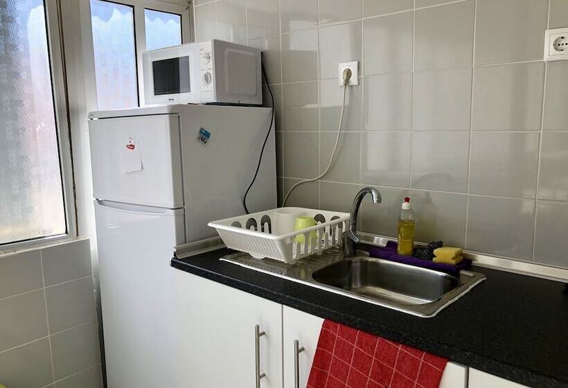 اتاق استاندارد چهارنفره با سرویس بهداشتی مشترک, The Pocket Pillow House