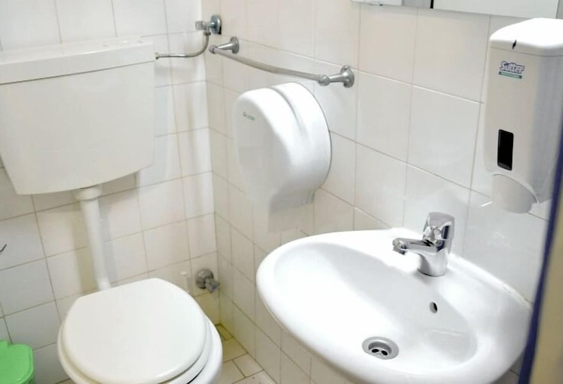 Economy Triple Room, The Pocket Pillow House