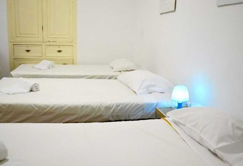 Economy Triple Room, The Pocket Pillow House