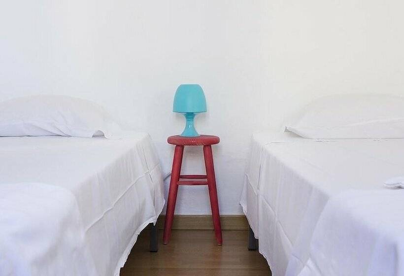 اتاق استاندارد با سرویس بهداشتی مشترک, The Pocket Pillow House