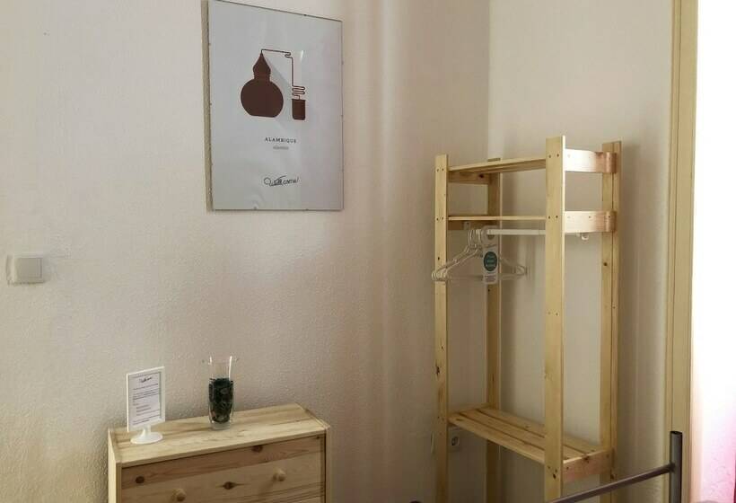 اتاق استاندارد با سرویس بهداشتی مشترک, The Pocket Pillow House