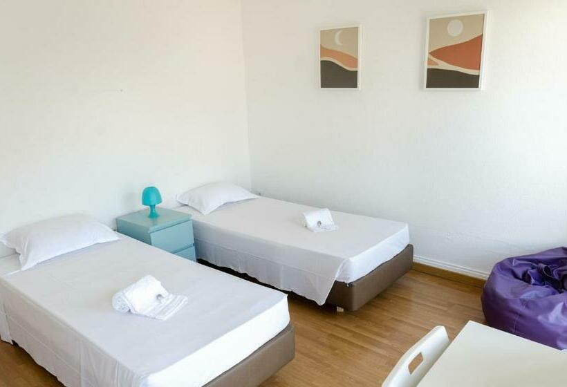 اتاق استاندارد, The Pocket Pillow House