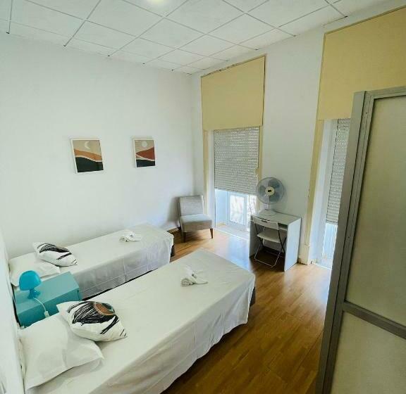 اتاق استاندارد, The Pocket Pillow House