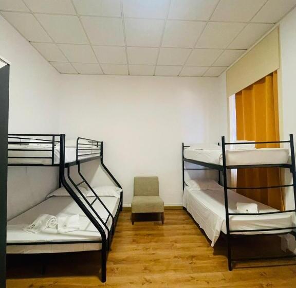 اتاق خانوادگی, The Pocket Pillow House