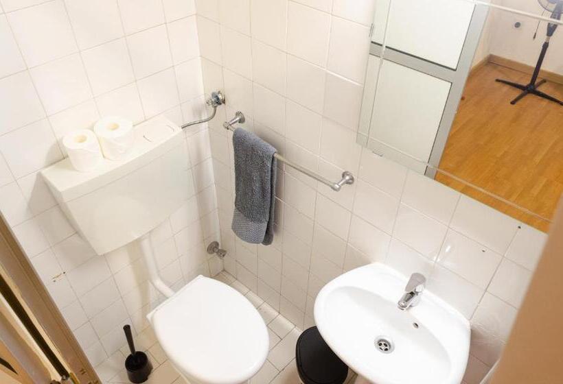 Economy Triple Room, The Pocket Pillow House