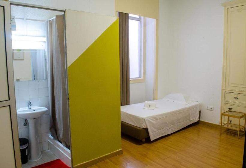 Economy Triple Room, The Pocket Pillow House