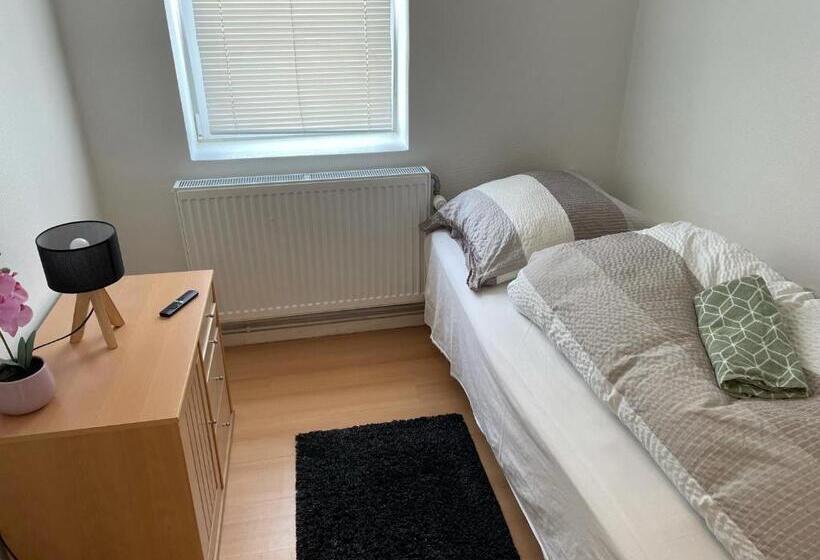 اتاق استاندارد یک تخته با سرویس بهداشتی مشترک, Padborg