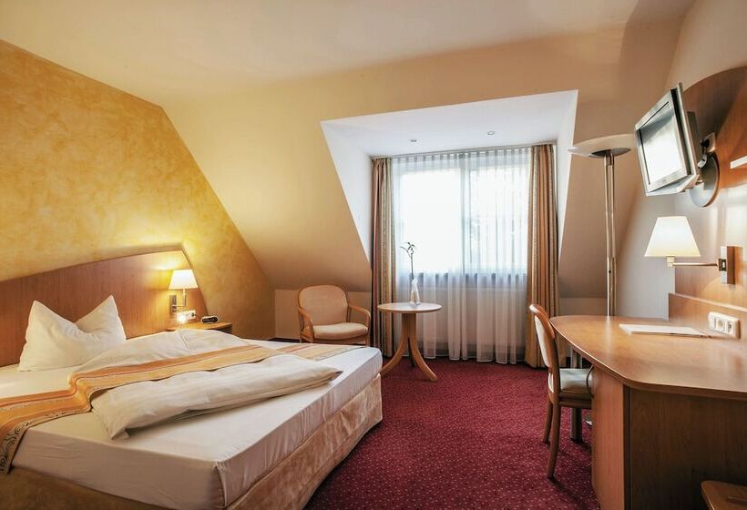 חדר קומפורט יחיד, Alarun