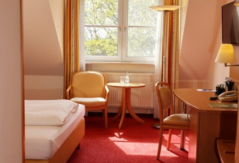 חדר קומפורט יחיד, Alarun