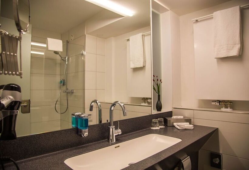 חדר סופריור יחיד, Alarun