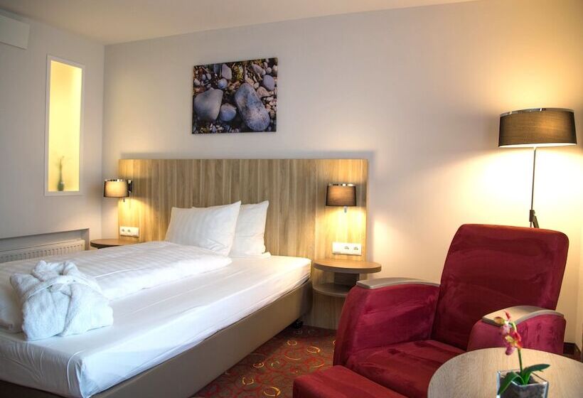 חדר סופריור יחיד, Alarun