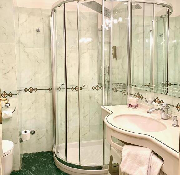 غرفة قياسية مطلّة علي البحيرة, Albergo Gardesana