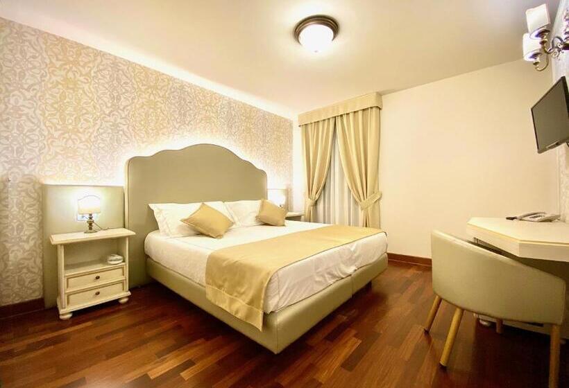 غرفة قياسية مطلّة علي البحيرة, Albergo Gardesana