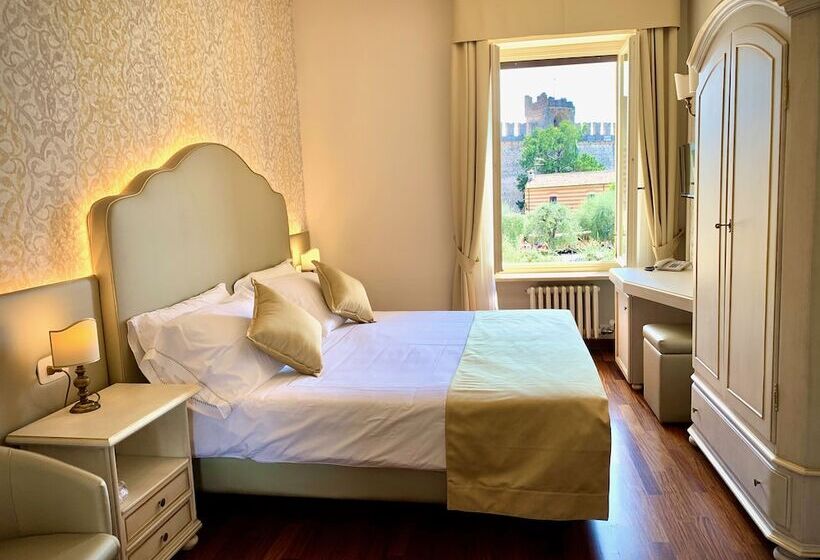 غرفة قياسية مطلّة علي البحيرة, Albergo Gardesana