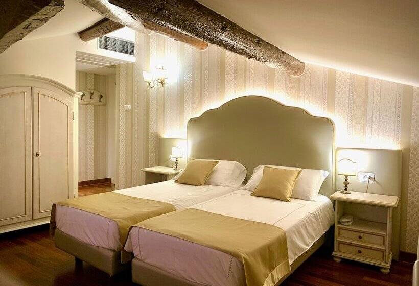 غرفة دور أخير, Albergo Gardesana