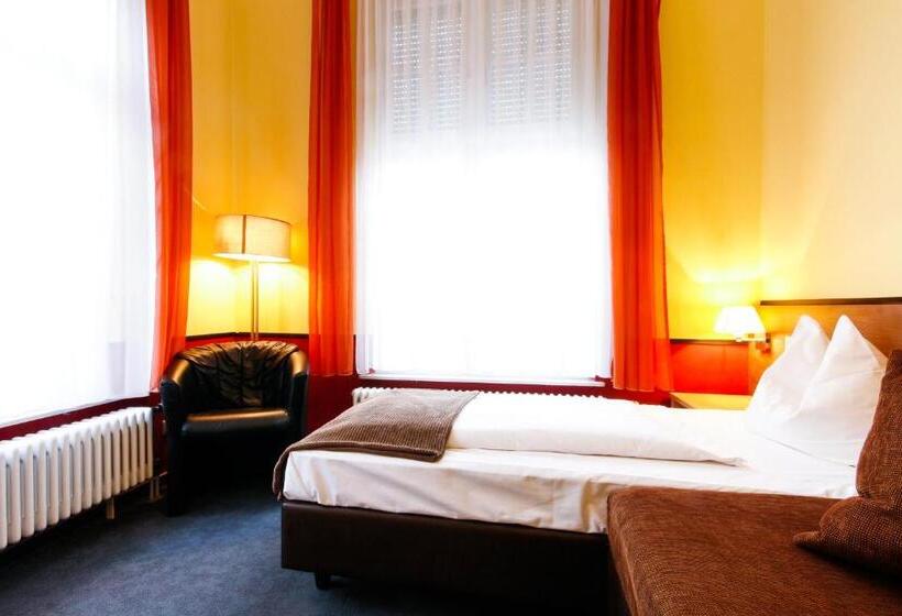 اتاق استاندارد یک نفره, Am Tiergarten