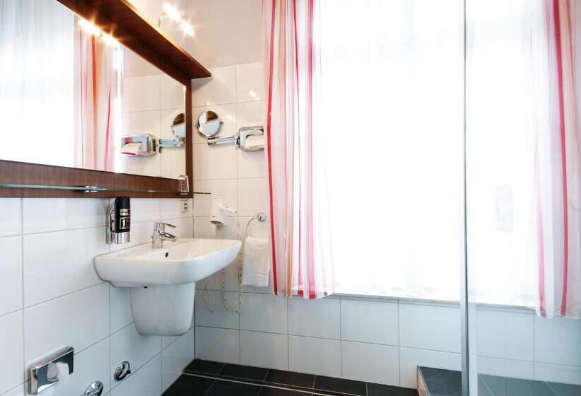 اتاق استاندارد یک نفره, Am Tiergarten