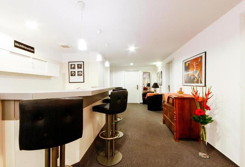 1 Bedroom Penthouse Apartment, Am Tiergarten