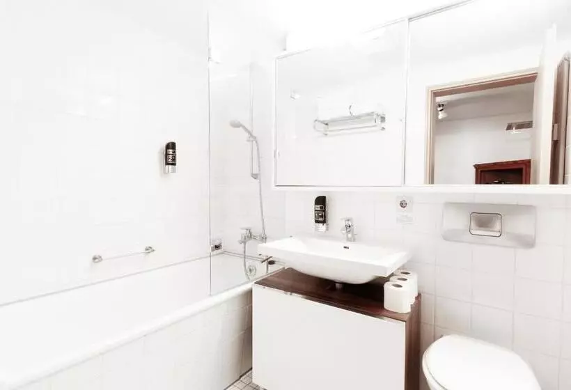 1 Bedroom Penthouse Apartment, Am Tiergarten