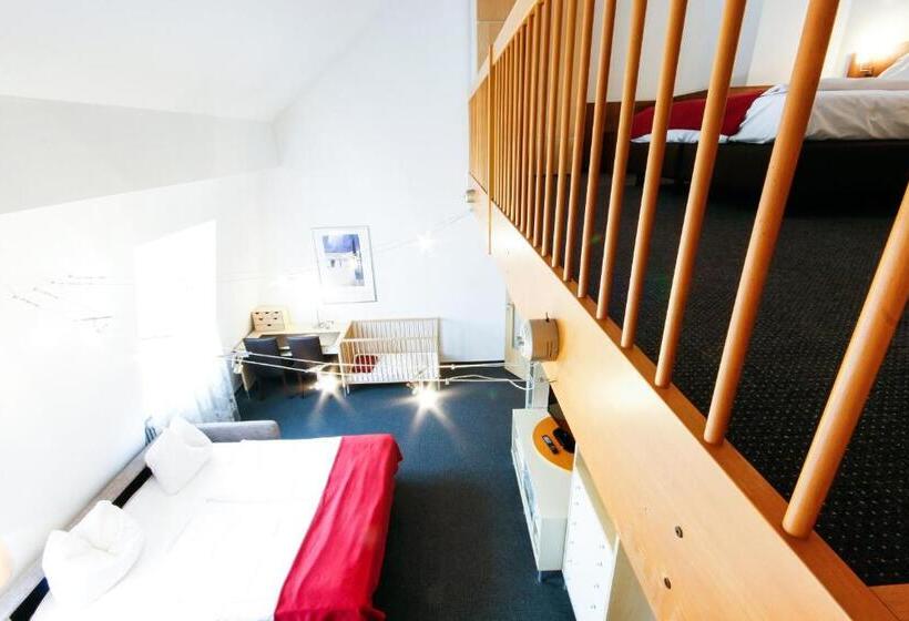 1 Bedroom Penthouse Apartment, Am Tiergarten