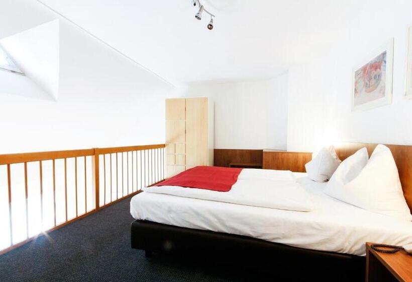 1 Bedroom Penthouse Apartment, Am Tiergarten