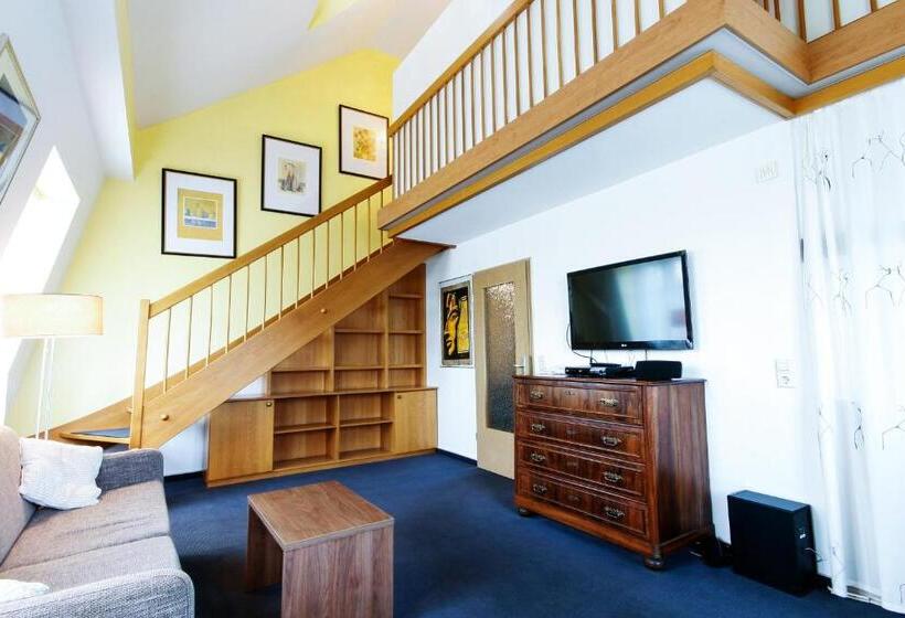 1 Bedroom Penthouse Apartment, Am Tiergarten