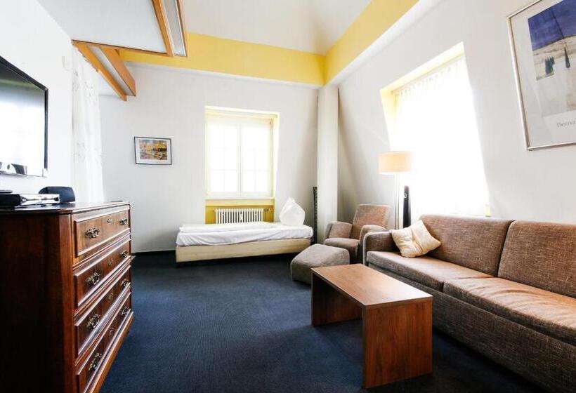 1 Bedroom Penthouse Apartment, Am Tiergarten