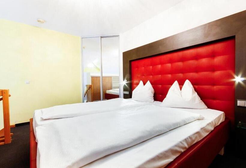 1 Bedroom Penthouse Apartment, Am Tiergarten