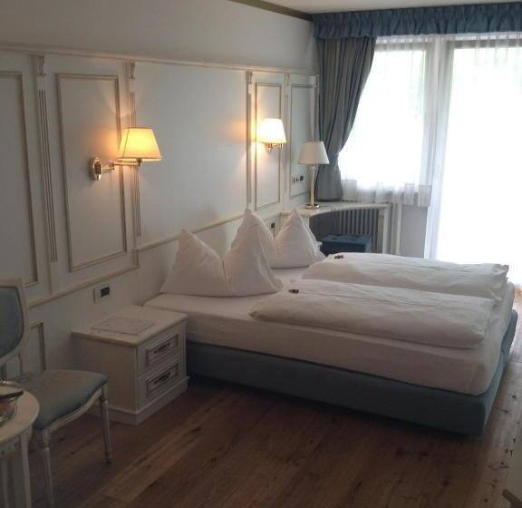 חדר סטנדרט, Antines