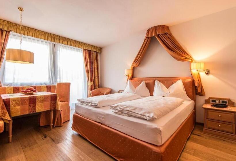 חדר סופריור, Antines