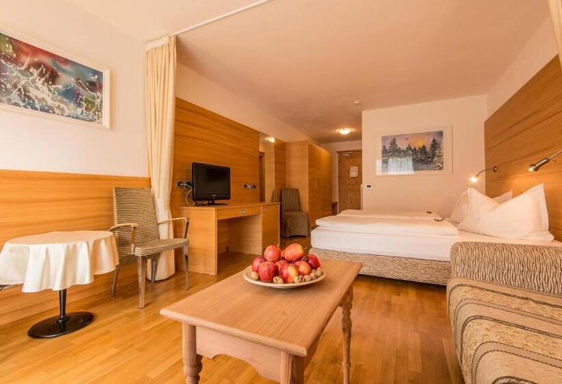 חדר קומפורט, Antines