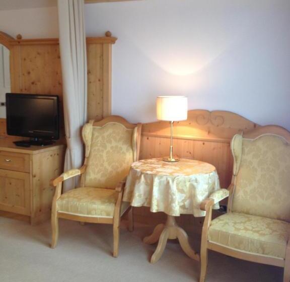 חדר קומפורט, Antines