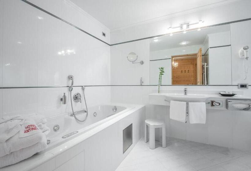 חדר דלוקס, Antines