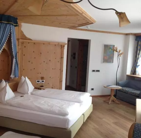Deluxe-huone, Antines