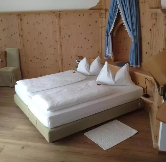 Deluxe-huone, Antines