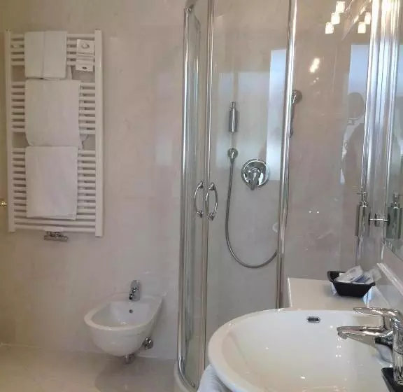 Deluxe-huone, Antines