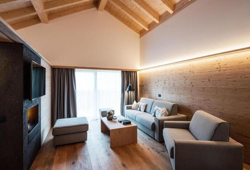 חדר משפחתי, Antines