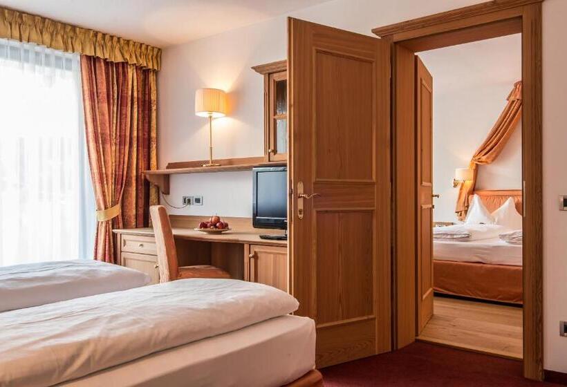 חדר משפחתי, Antines