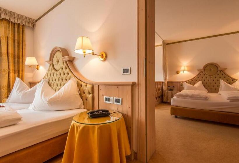 חדר משפחתי, Antines